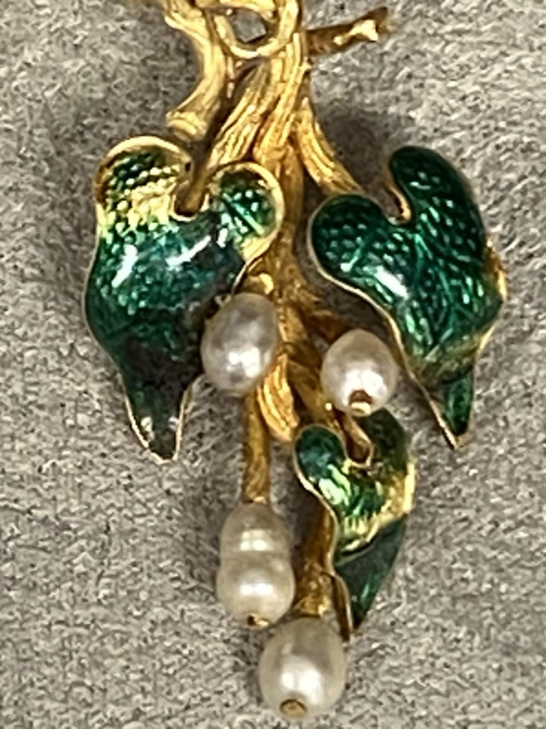 C19th, Unmarked yellow metal diamond and enamel seed pearl brooch, green enamel leaves with rose cut - Image 2 of 4