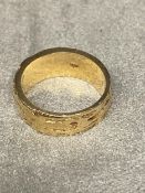 14ct gold wedding band with textured bark effect decoration, 8 grams, size M