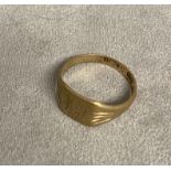 Gents 9 ct gold signet ring, 4.5 g, size B