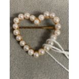 9 ct Gold and split Pearl open work heart brooch 4.5 g