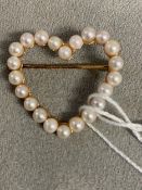 9 ct Gold and split Pearl open work heart brooch 4.5 g