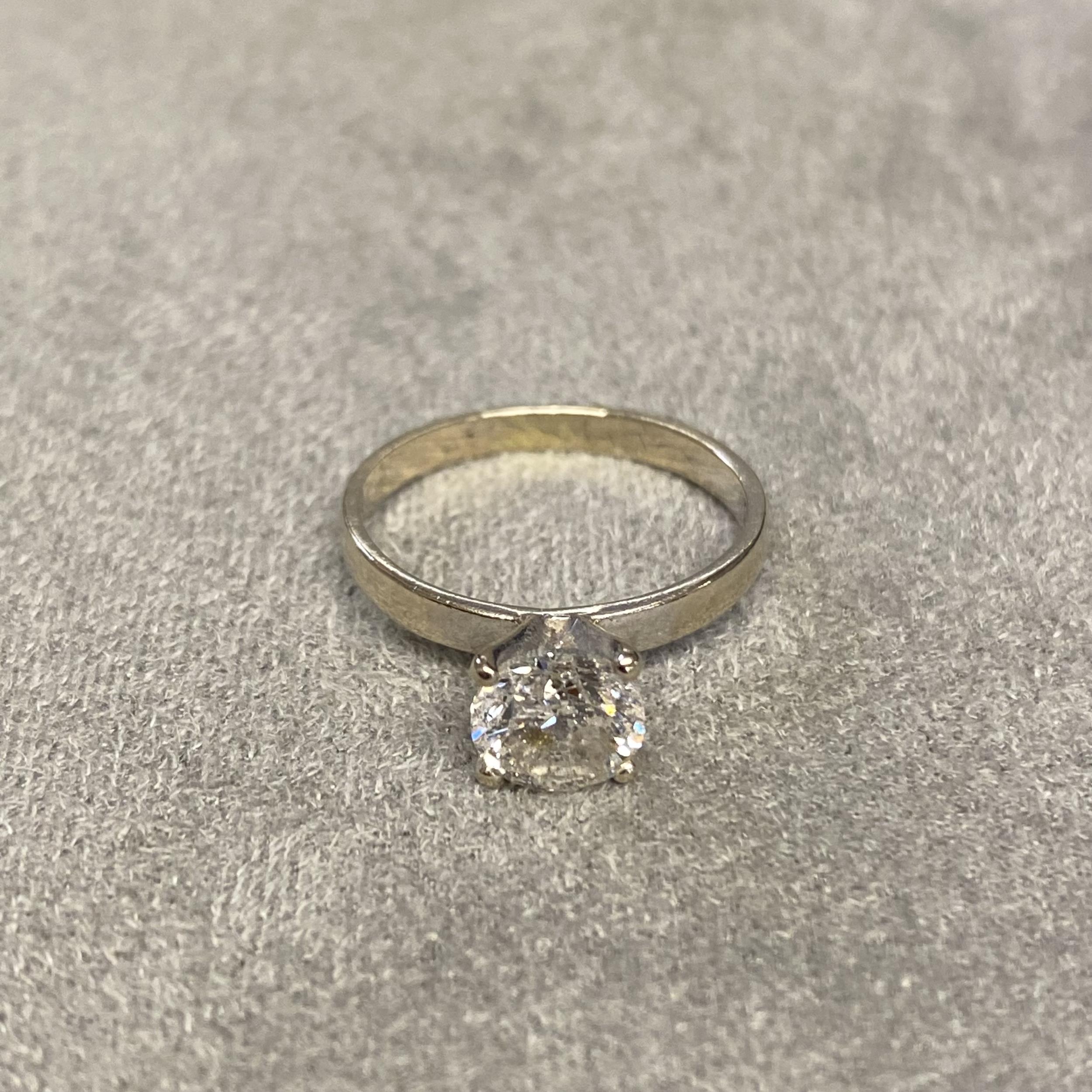 Solitaire diamond ring, in original box - Image 2 of 13