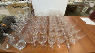 Qty of good glass wear including wine glasses, decanters & jugs