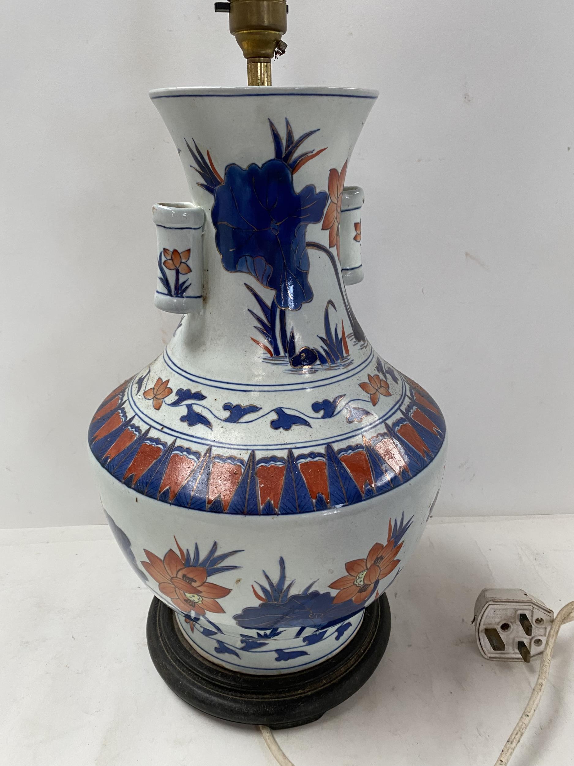 A china lamp base in the imari palette - Image 3 of 3