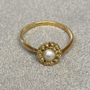 18ct gold and split pearl ring, 2.3g