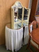 Modern Kidney shaped dressing table with freestanding folding mirror