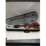 German beginners violin with 1 bow, Condition: some old repairs