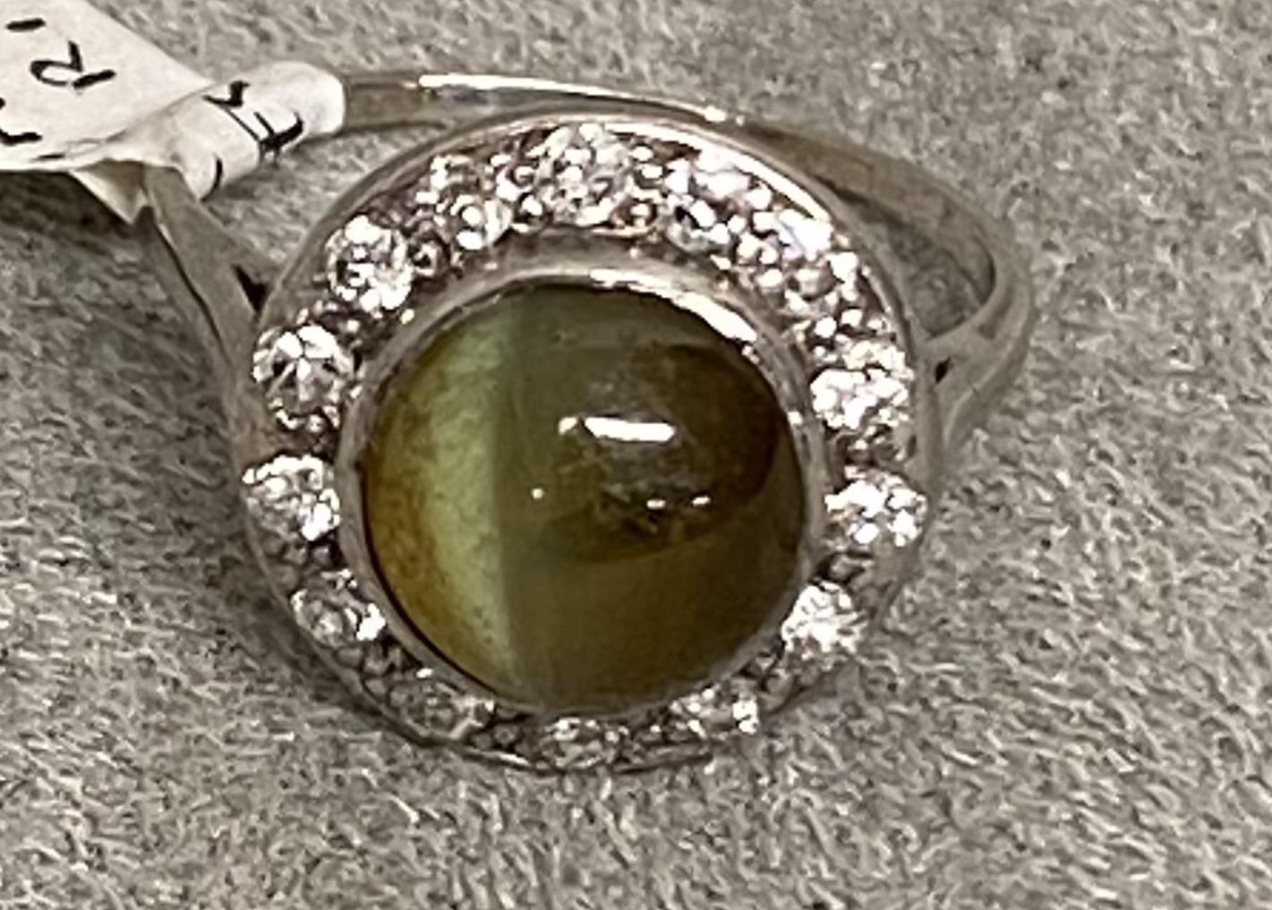 An Art Deco Chrysoberyl Cats Eye, and diamond ring, unmarked white metal, (platinum), ventral - Image 2 of 4