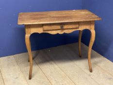 French oak sidetable on cabriole legs 97x58x73 cm