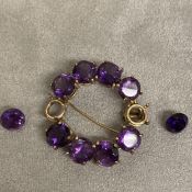 Yellow metal and amethyst open work brooch, 2 loose stones
