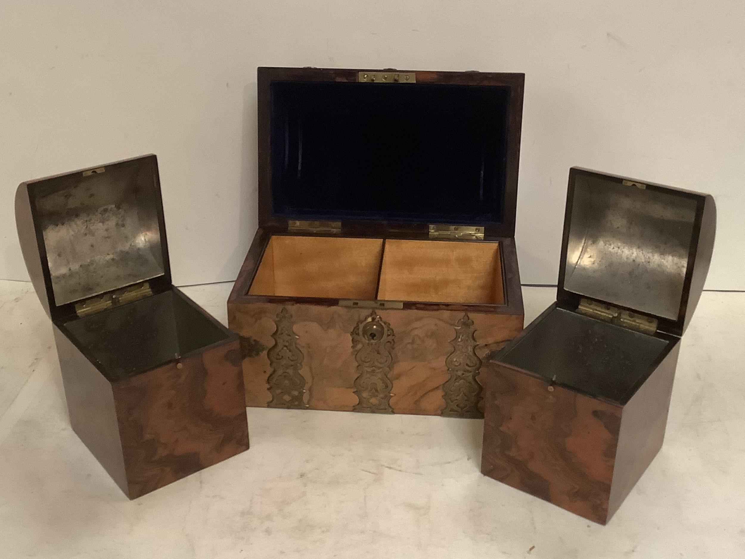 A burr walnut sprung lidded and lead lined, two division tea caddy (some fading to outside)