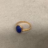 Unmarked yellow metal and Lapis Lazuli set gentleman's ring