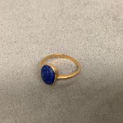 Unmarked yellow metal and Lapis Lazuli set gentleman's ring