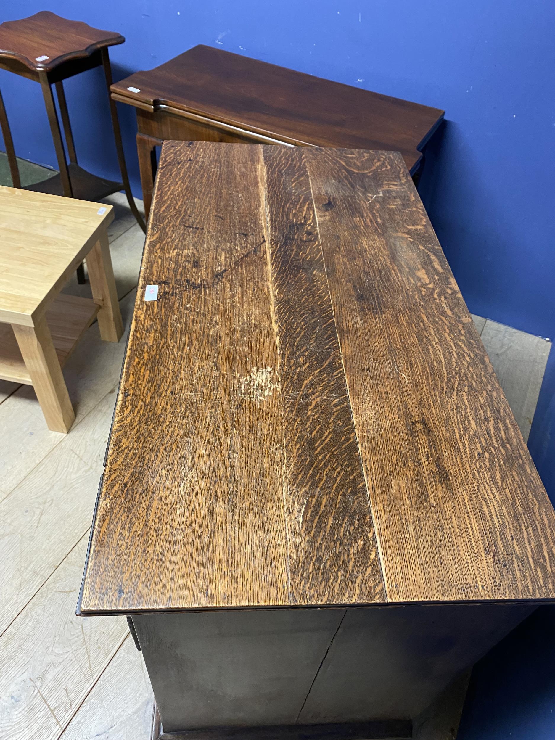 A George III feather banded walnut chest of 2 short over 3 long drawers, with an oak top, for - Image 6 of 12