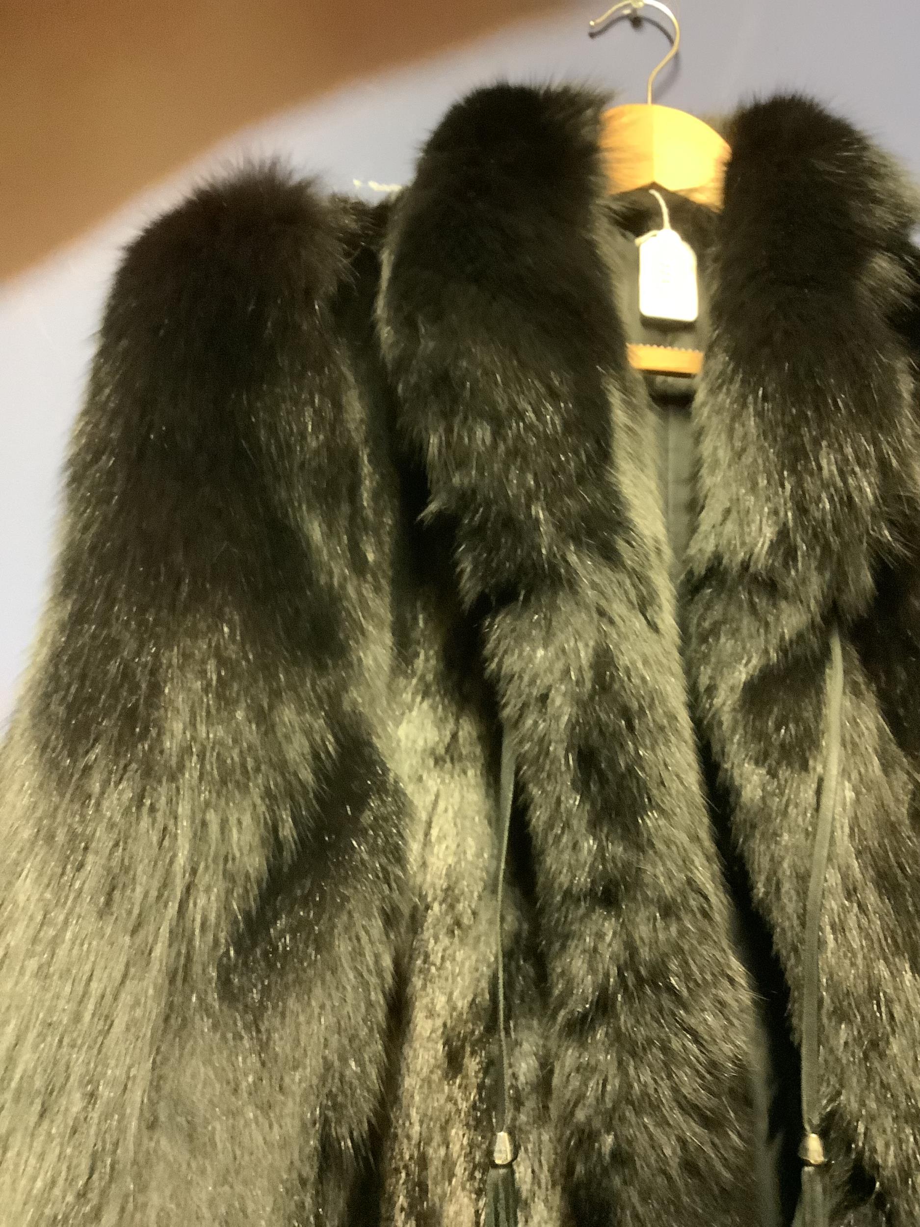 A glamorous and fine quality vintage fur ladies jacket, of Black Mink and Fox, Paris couture by - Image 3 of 4