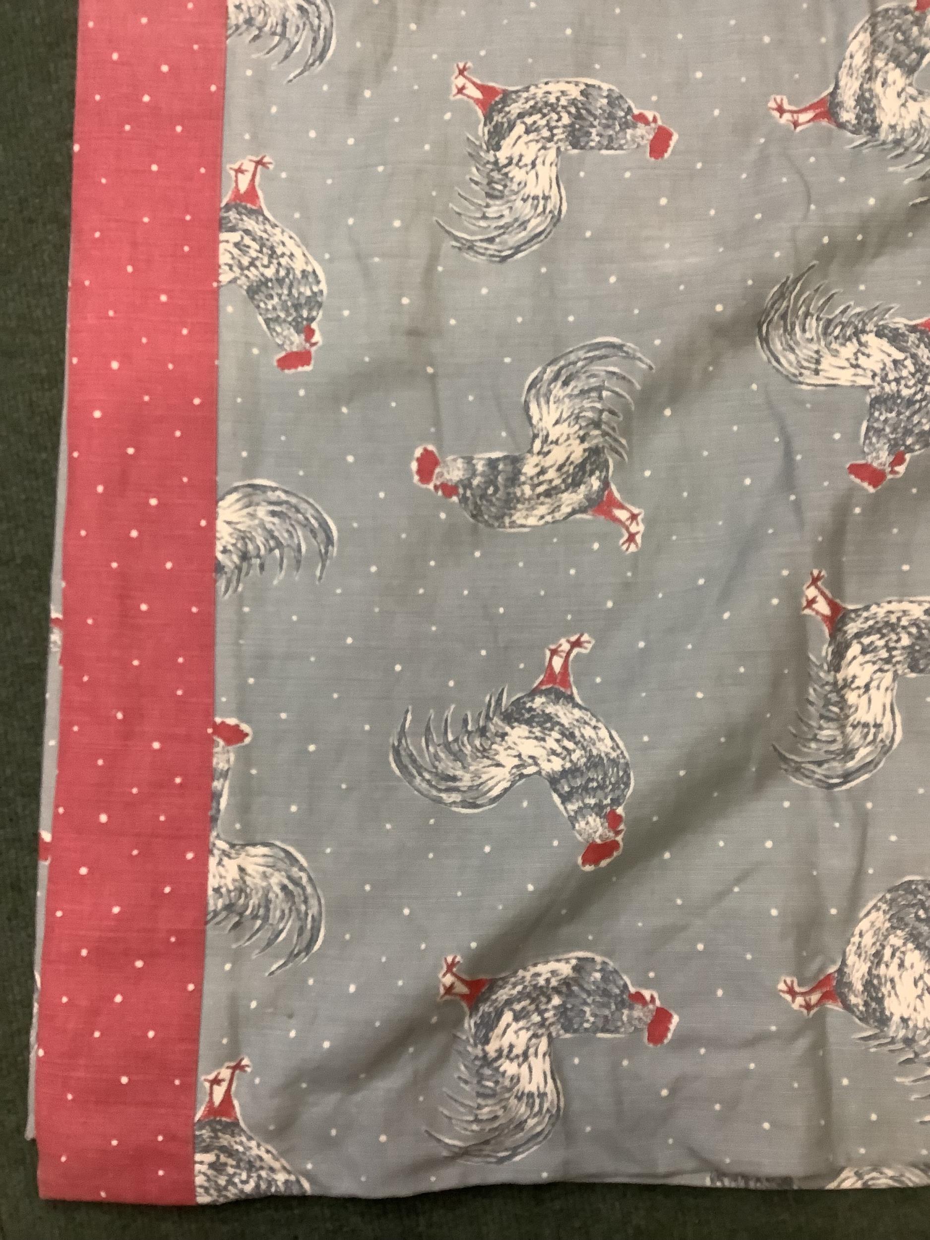 Pair of lined and interlined curtains, grey blue fabric with all over Chicken design, red spot - Bild 2 aus 4