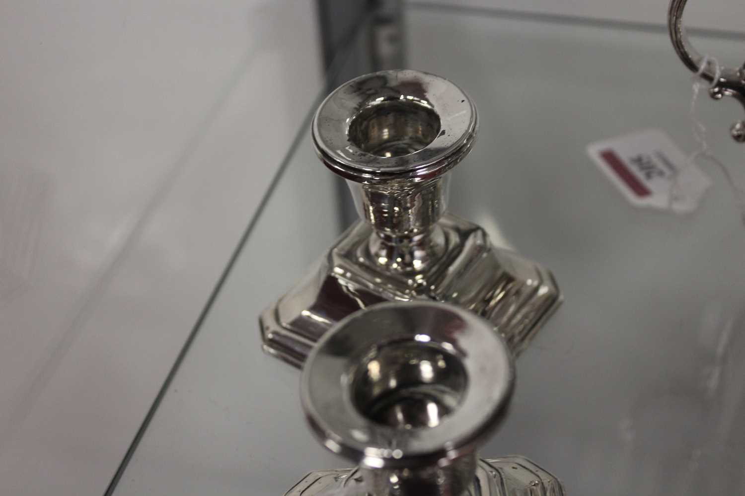 A pair of George V silver dwarf table candlesticks, each on a loaded base, h. 7.5cmCondition report: - Image 12 of 15
