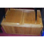 A contemporary oak low storage box, having twin opposing sliding cover, w.89cmCondition report: