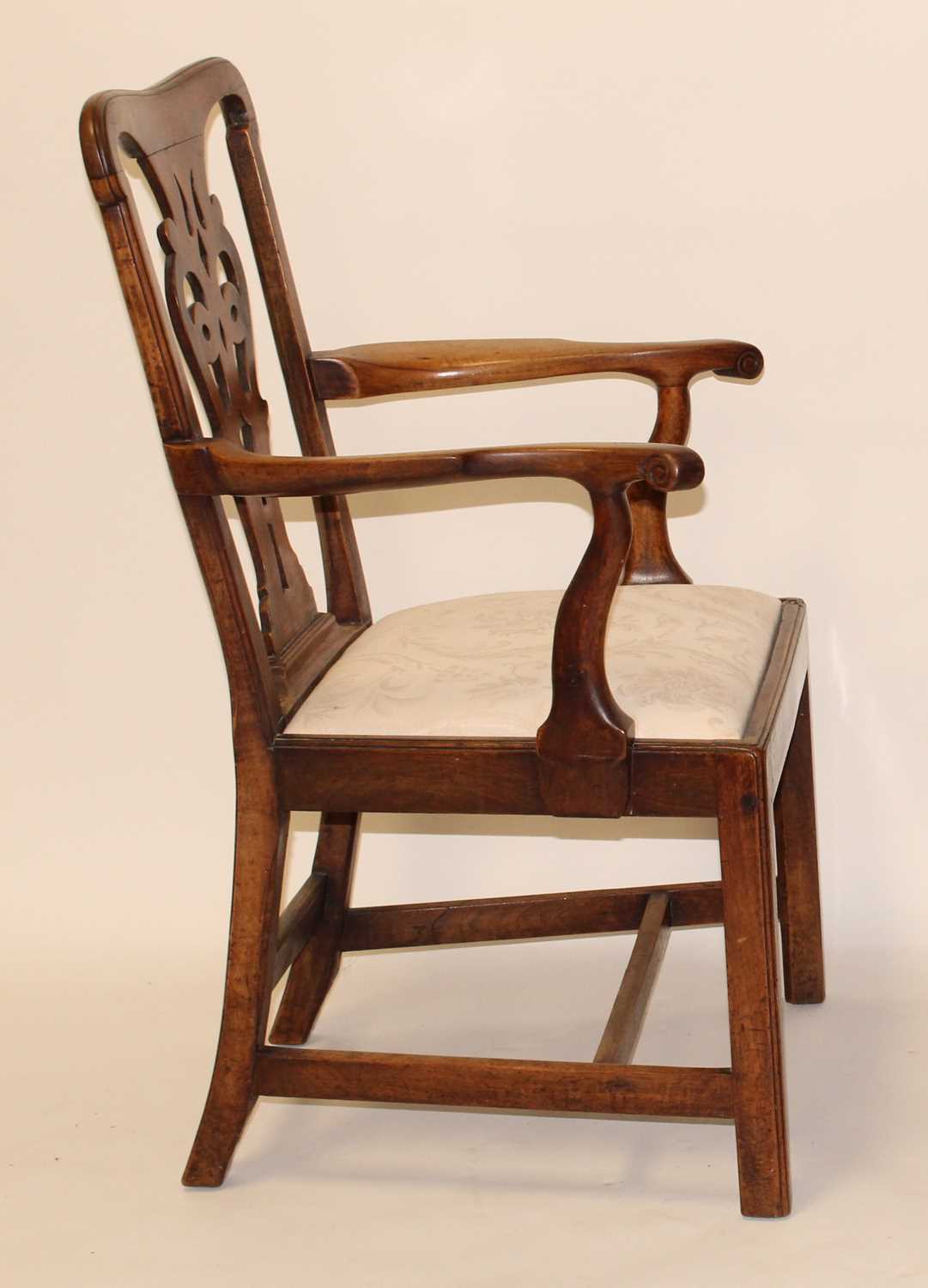 A George III fruitwood elbow chair, having pierced vase splatback, drop-in seat, and on ogee - Image 3 of 6