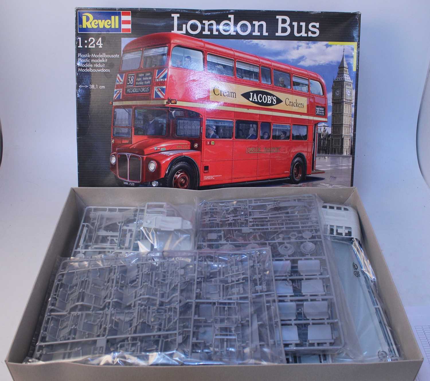 A Revell 1/24 scale boxed London Bus plastic kit group, two boxed examples, Ref. No. 07651, both - Bild 2 aus 2