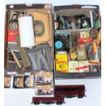 Two trays of scenic items including 6x Hornby Dublo double track tunnel mouths, Peco back scene