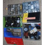 5 small boxes and trays containing mixed Meccano including bright girders, wheels, angles and