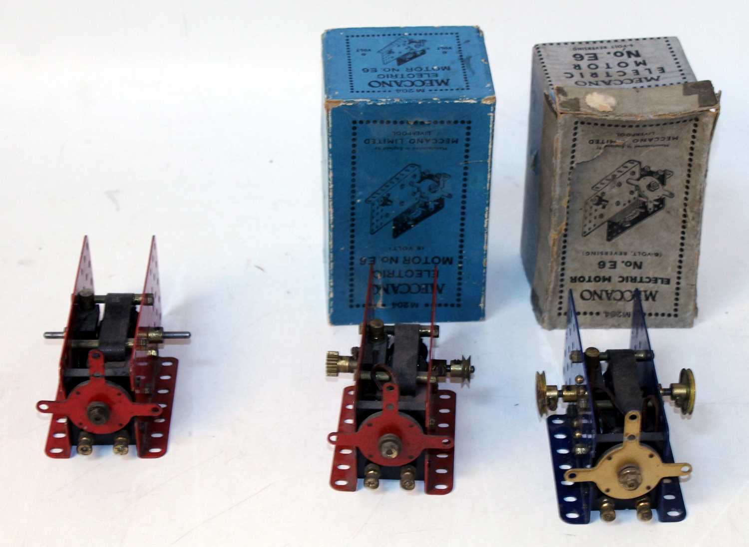 Three E6 Meccano electric motors 2x light red 1933 (one boxed), both (E), one blue, boxed (E)