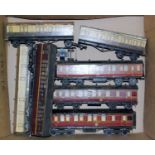 Large tray containing 7 LMC/Steadman paper sided bogie coaches: brown/cream GWR articulated set; GWR