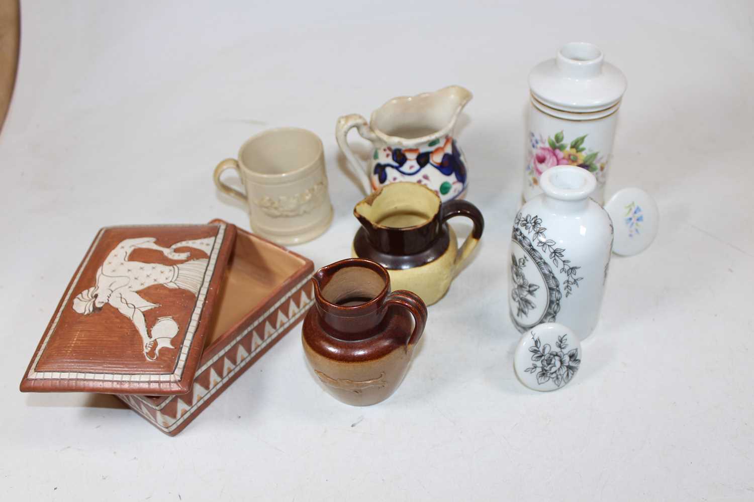 A collection of various ceramics, to include a blue and white transfer decorated dish in the - Image 5 of 7