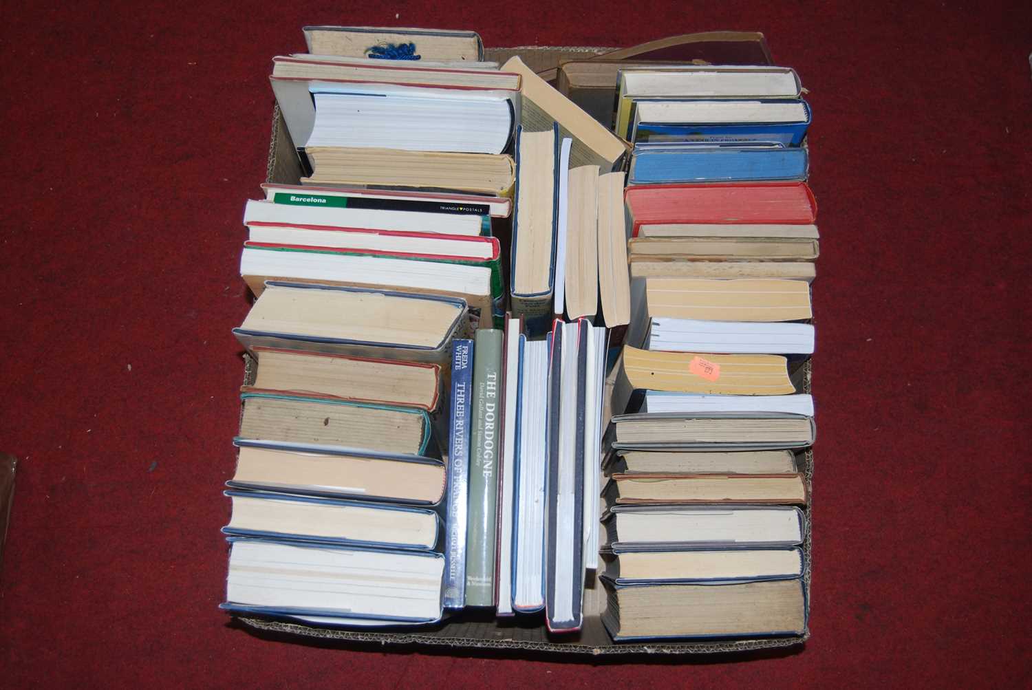 A large collection of miscellaneous hardback and other books, mainly being travel related examples - Bild 7 aus 7