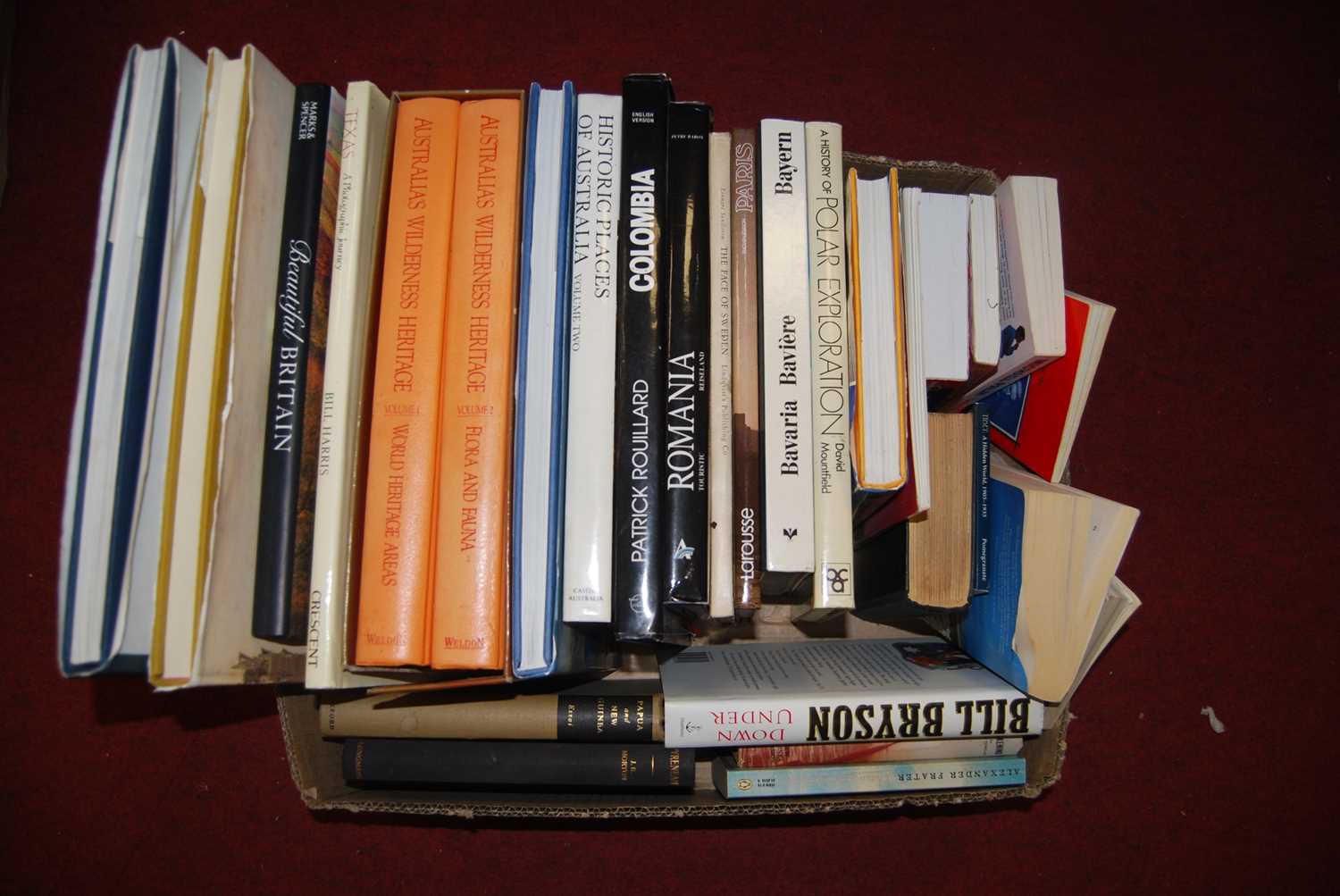 A large collection of miscellaneous hardback and other books, mainly being travel related examples - Bild 2 aus 7