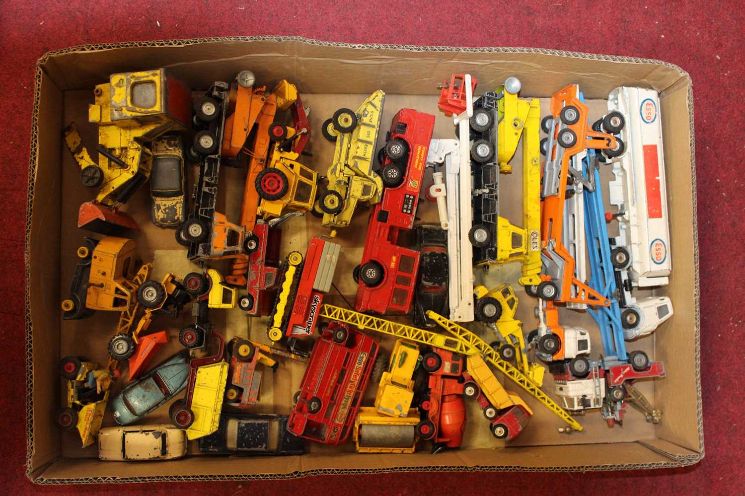 A box of loose and playworn diecast toy vehicles, to include London Transport buses etc