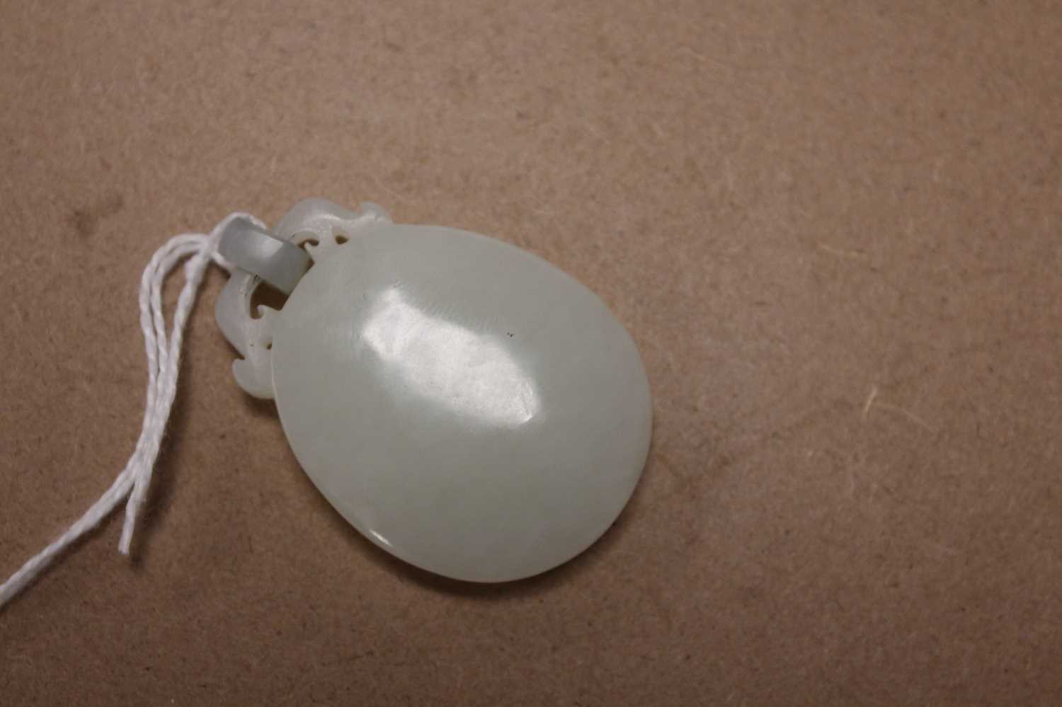 A Chinese pale celadon jade pendant, 41mm (excluding bale), 17.4g - Bild 6 aus 16