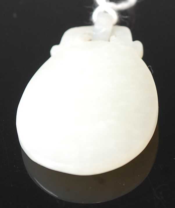 A Chinese pale celadon jade pendant, 41mm (excluding bale), 17.4g - Bild 2 aus 16