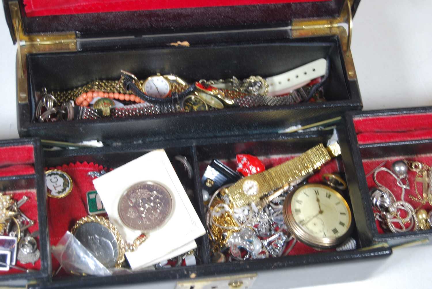 A leather clad jewellery box and contents, to include a lady's white metal ropetwist torque - Bild 3 aus 4