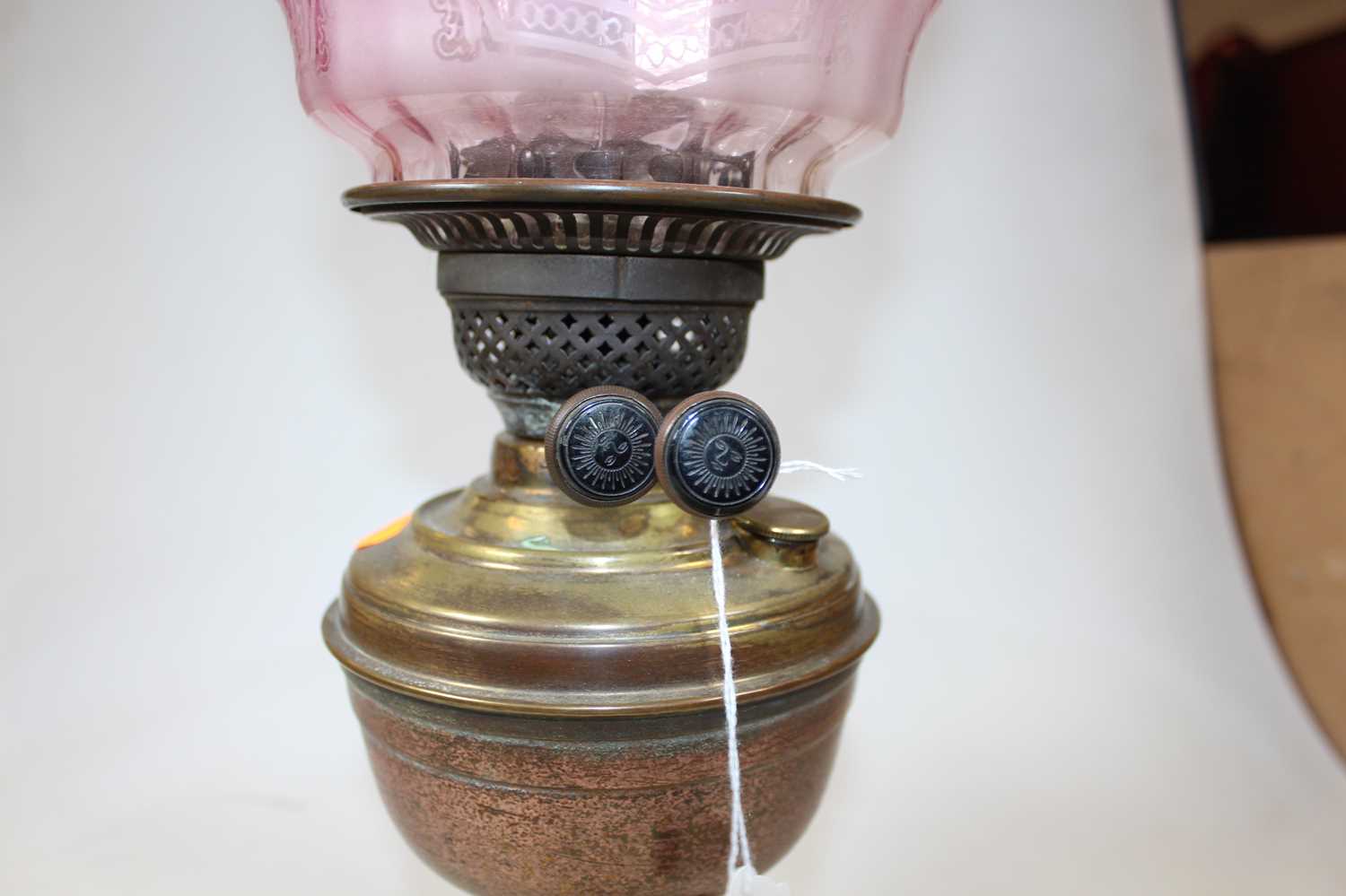 A Victorian brass oil lamp, with acid etched cranberry glass shade, h.51cmCondition report: Shade - Image 3 of 5