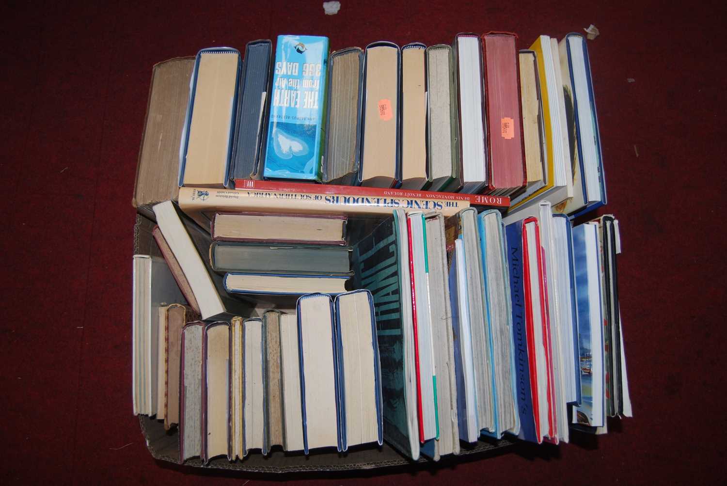 A large collection of miscellaneous hardback and other books, mainly being travel related examples - Bild 5 aus 7