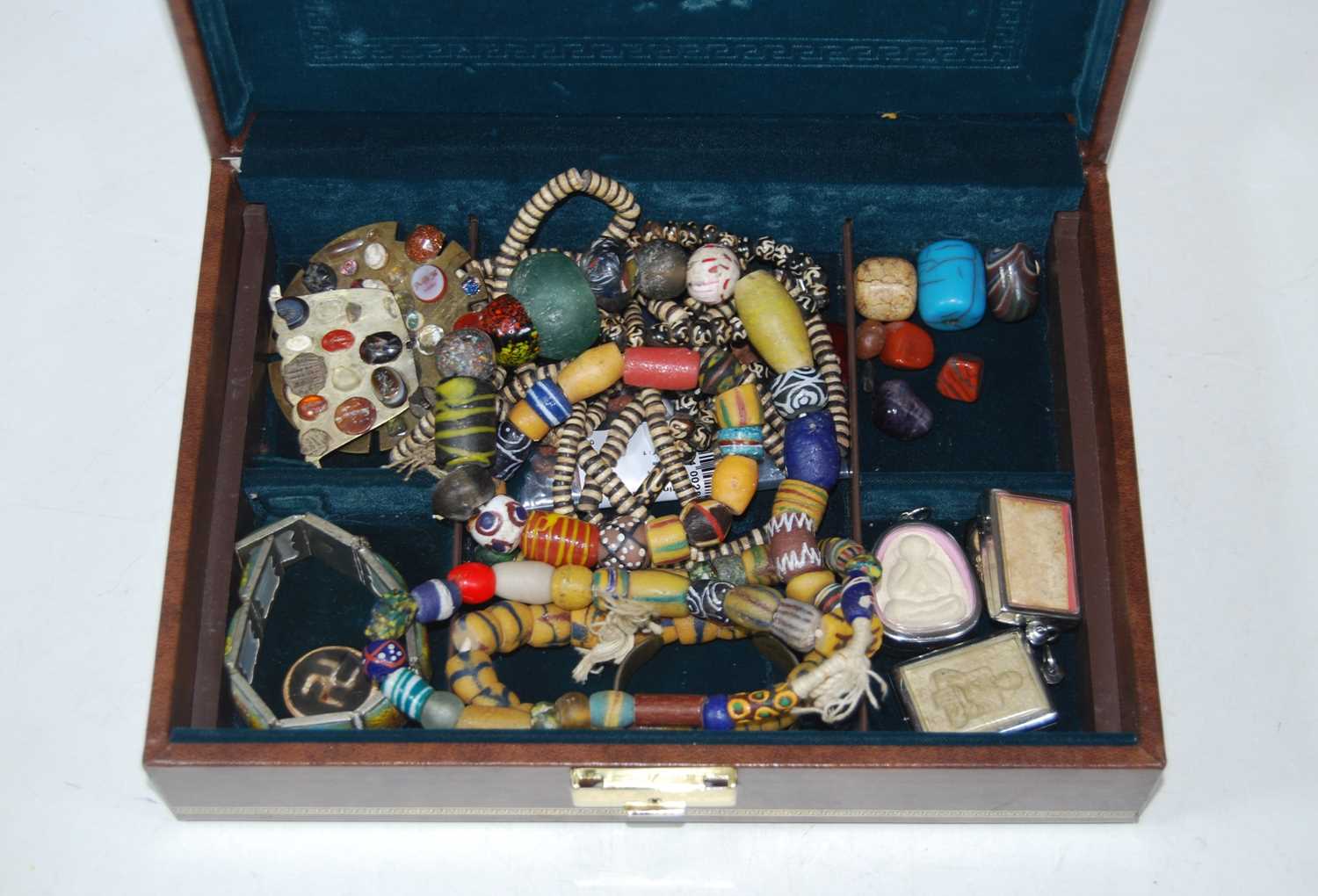 A leather clad jewellery box and contents, to include various beaded necklaces, loose beads