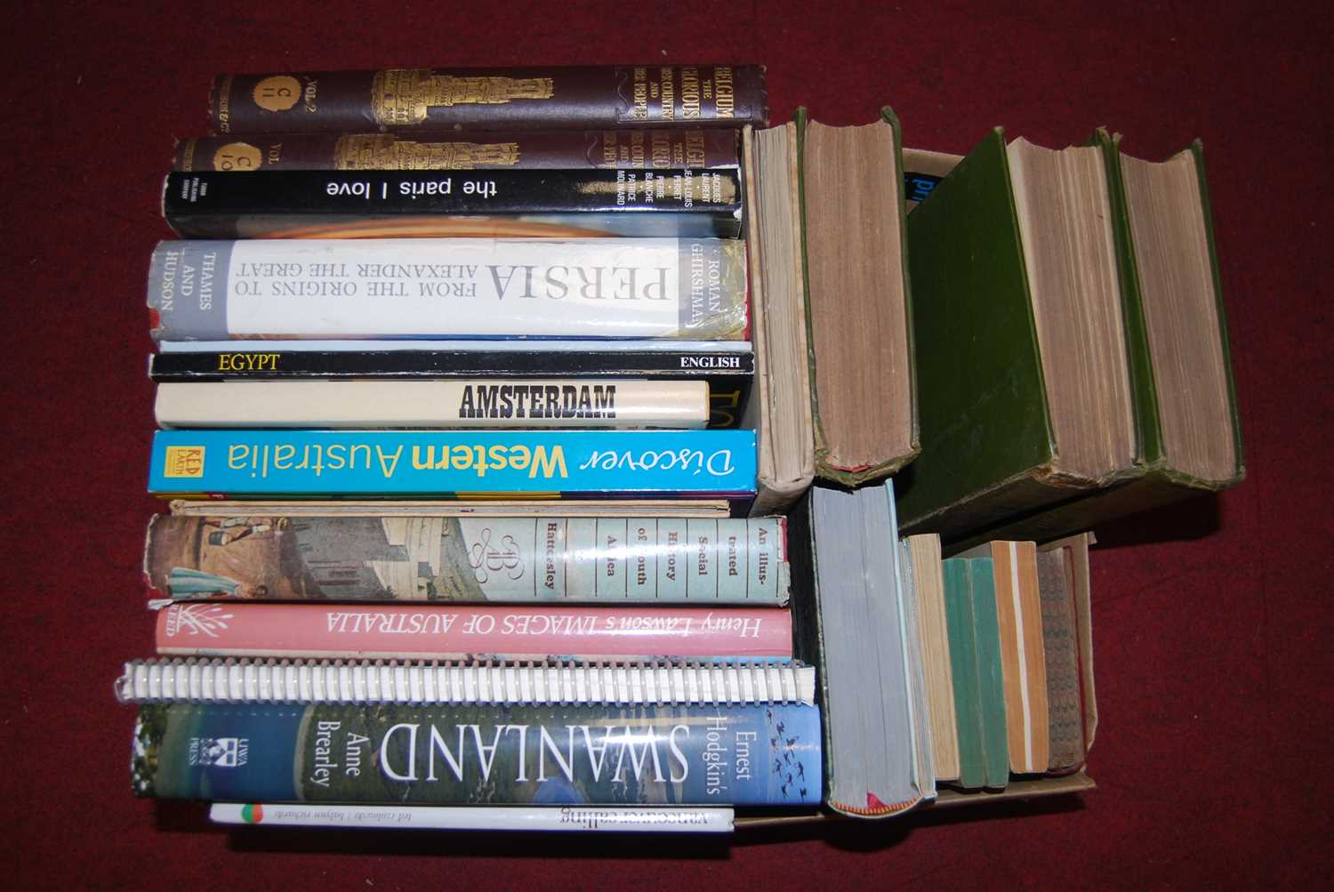 A large collection of miscellaneous hardback and other books, mainly being travel related examples - Bild 3 aus 7