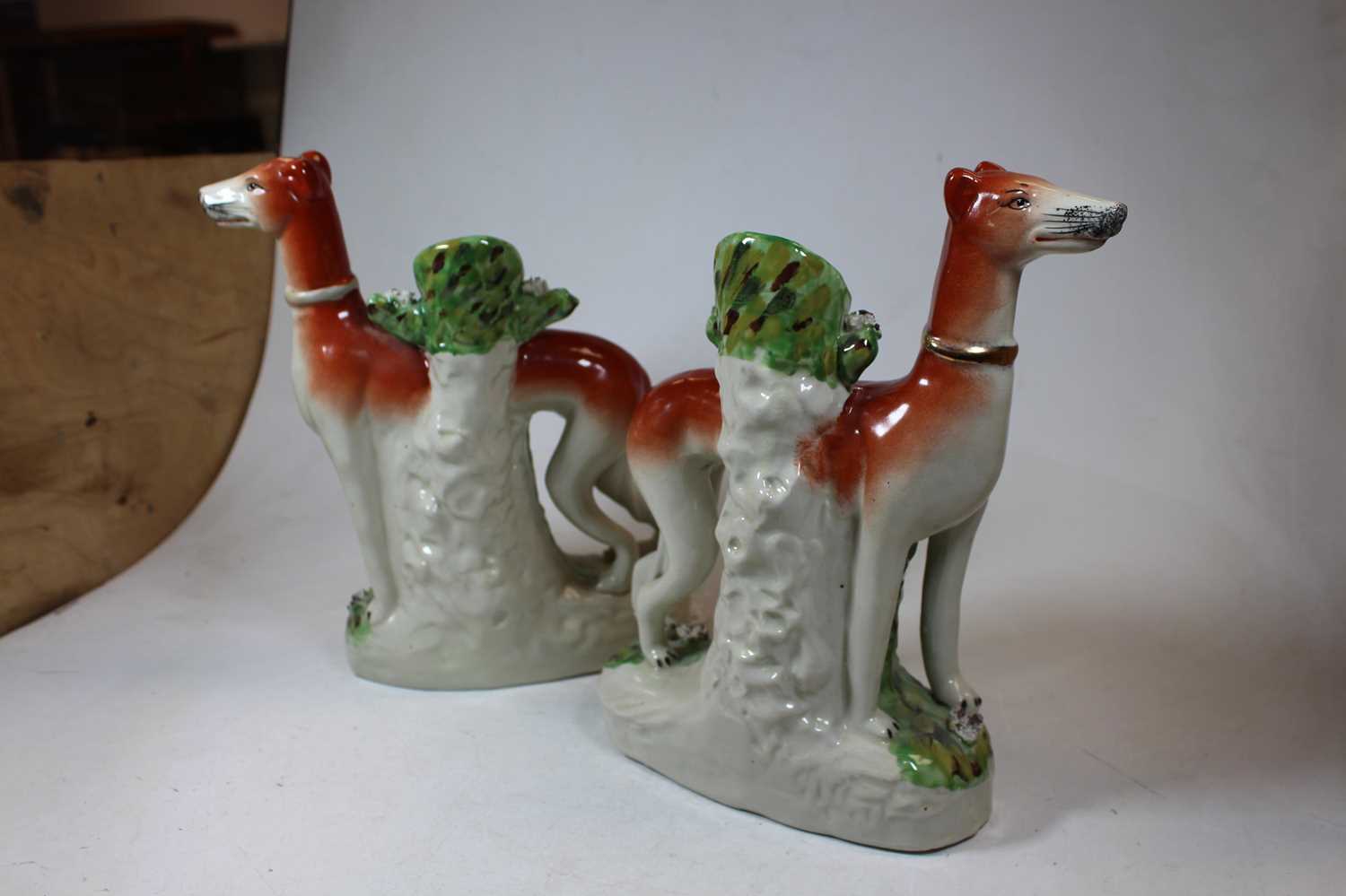 A pair of reproduction Staffordshire pottery models of greyhounds, 20th century, h.27cmCondition - Image 4 of 4