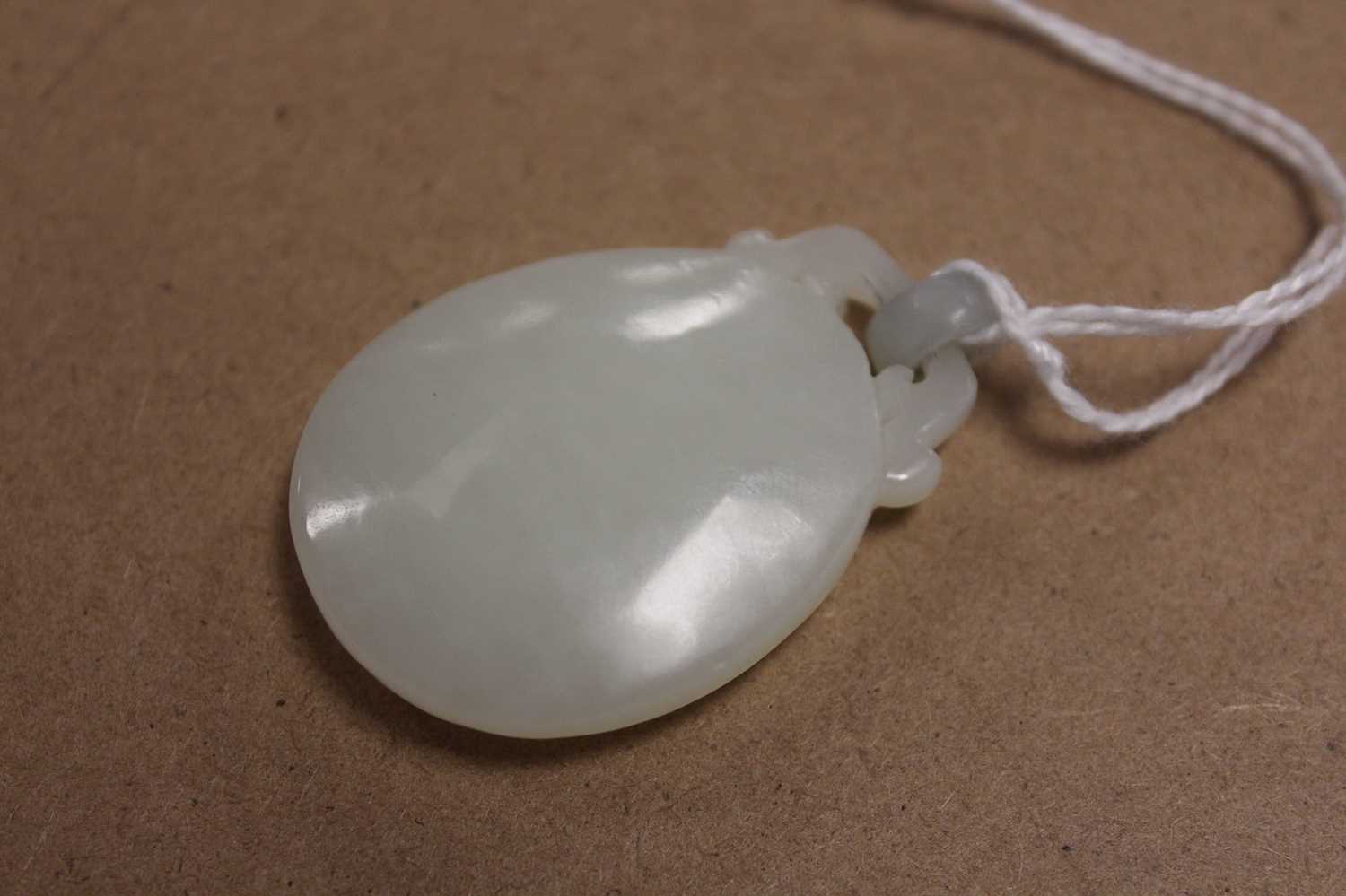 A Chinese pale celadon jade pendant, 41mm (excluding bale), 17.4g - Bild 8 aus 16