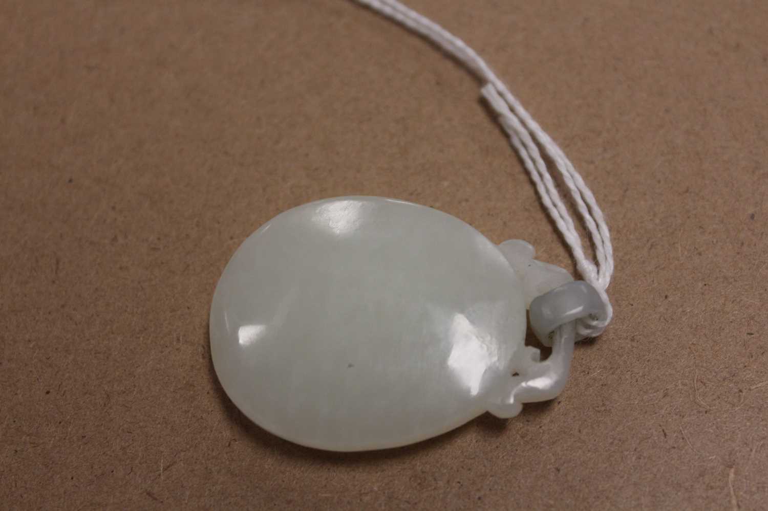 A Chinese pale celadon jade pendant, 41mm (excluding bale), 17.4g - Bild 7 aus 16