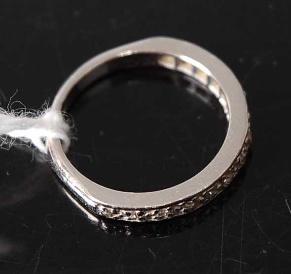 A white metal diamond 14-stone half hoop eternity ring, featuring Old European and rose cut diamonds - Bild 2 aus 2