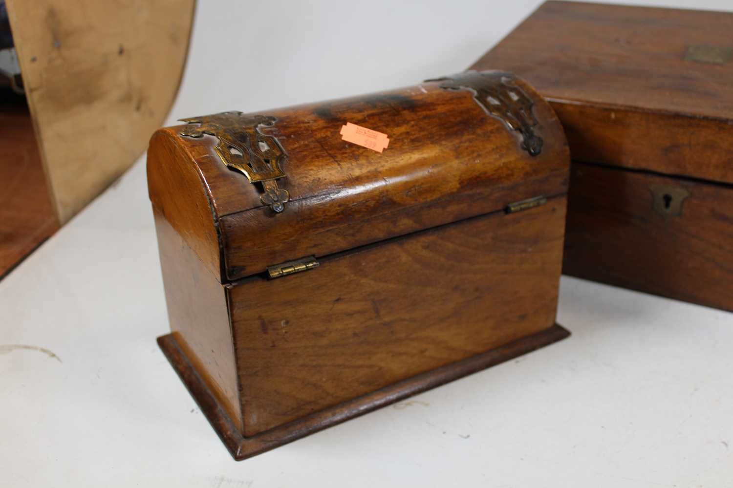 A Victorian walnut and brass mounted dome topped casket, having Mauchlin ware type decoration - Image 5 of 8