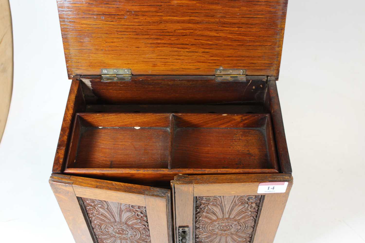 An Edwardian oak smokers cabinet, having a hinged lid above a pair of panelled doors, opening to - Image 5 of 6