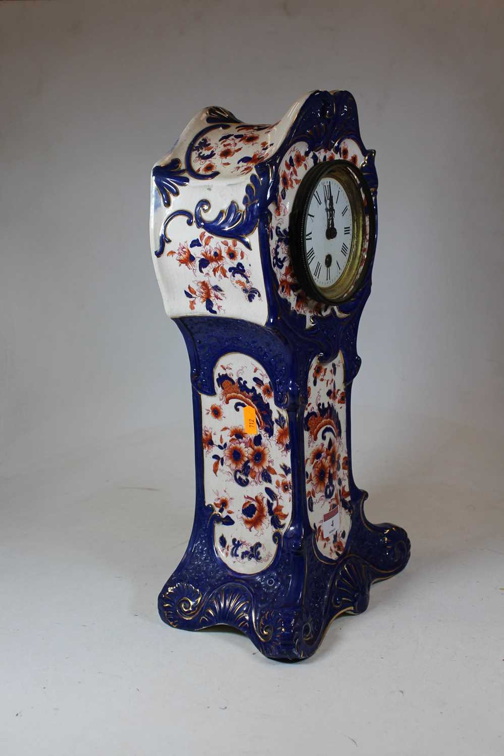 An early 20th century S Fielding & Co porcelain cased mantel clock, decorated in shades of cobalt - Image 3 of 9