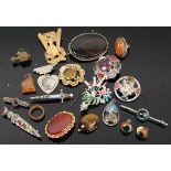 Assorted costume jewellery, to include a Scottish silver and agate set thistle brooch; an amethyst