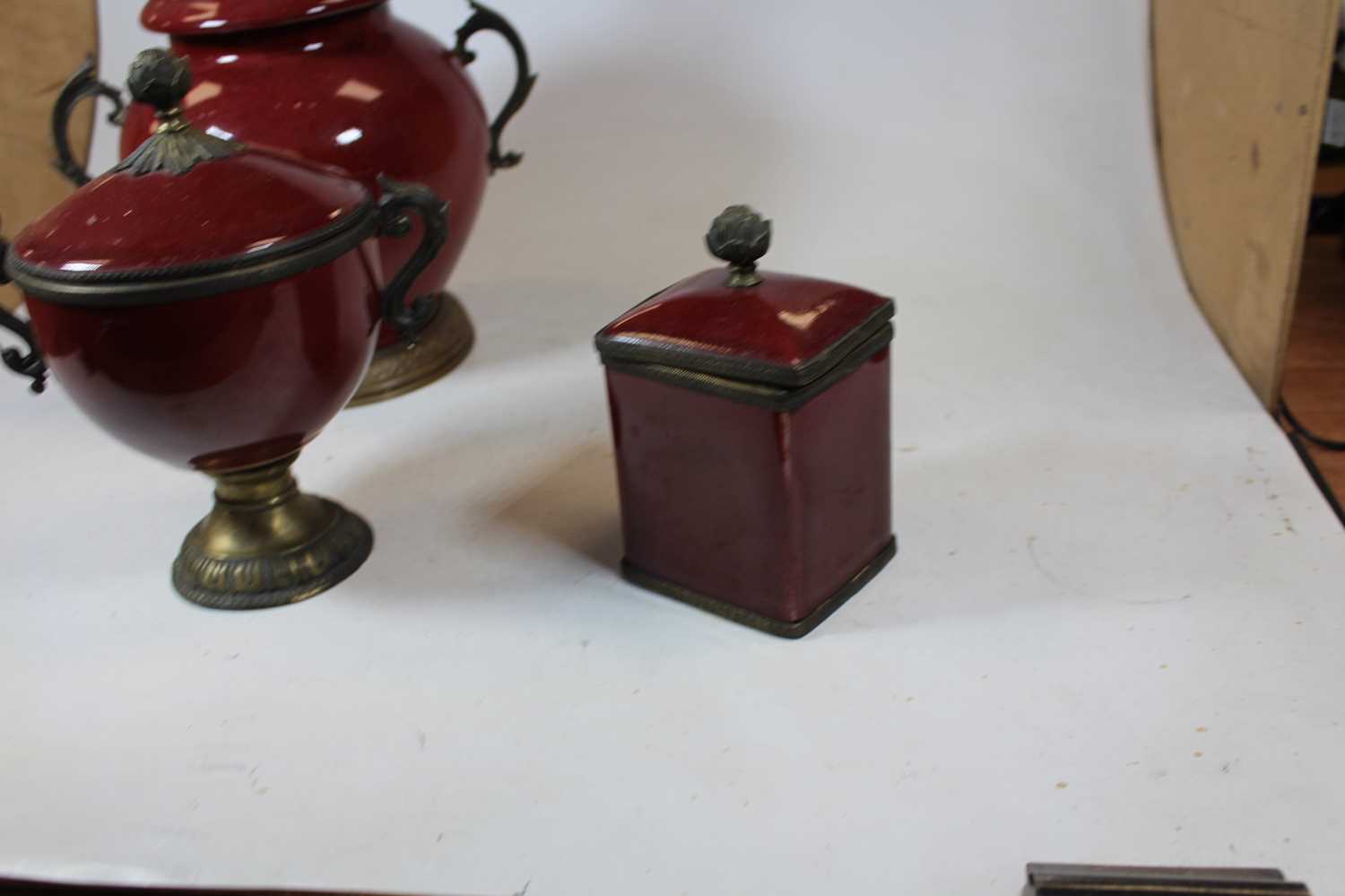 A reproduction ceramic jar and cover, of squat circular form, having acorn finial with twin gilt - Image 3 of 6