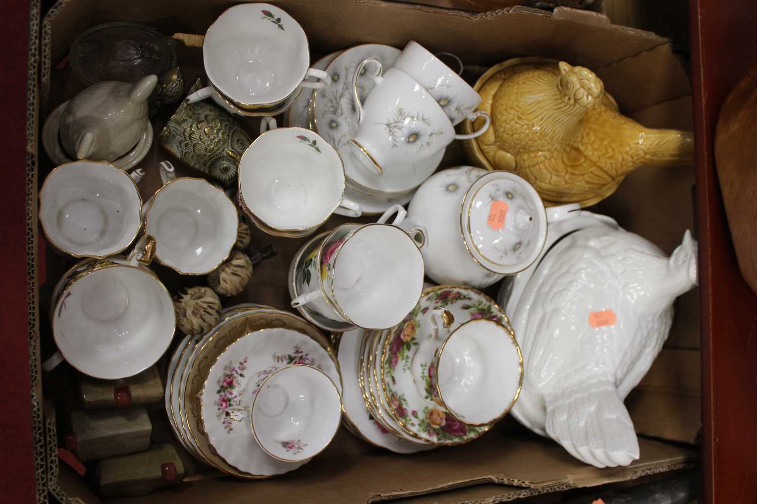 A box of miscellaneous china, to include Royal Albert Old Country Roses part tea set, hen-on-nest - Image 8 of 8