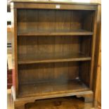 A small contemporary moulded oak low freestanding open bookshelf, having twin adjustable shelves,